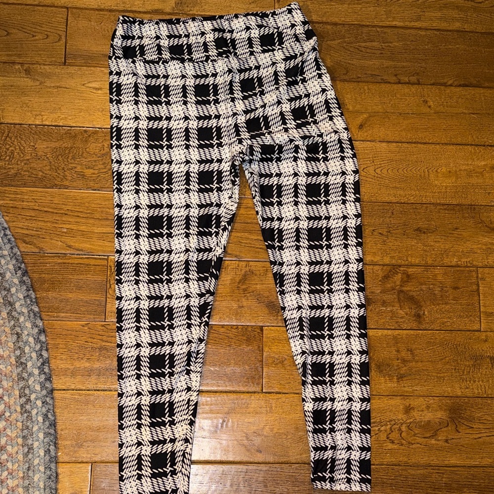 LuLaRoe Plaid Black and White Leggings